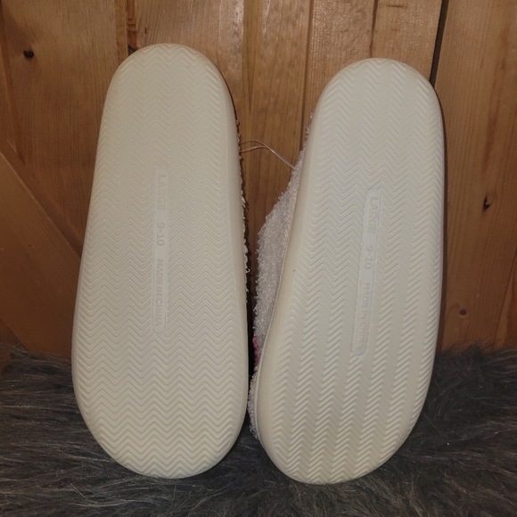 Pink and White Smiley Face Slippers Womens Size 9-10 - Picture 3 of 4